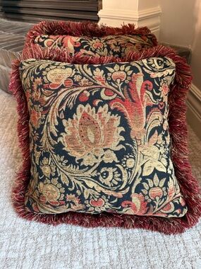 Decorative Floral Jacquard Accent Pillows- Red, Gold on Black